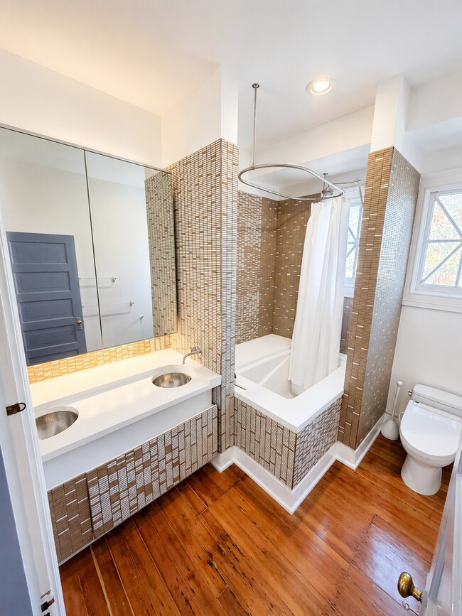 Building Photo - Luxury 3BR Victorian | Designer Home | Mission District | In-Unit Landry