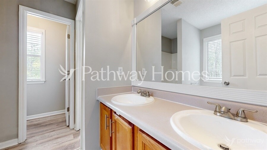 Building Photo - 10891 Knotty Pine Pl