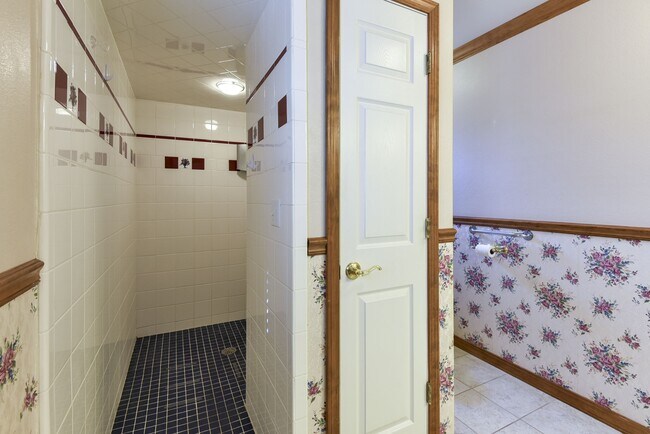 Building Photo - 5558 State Hwy 265