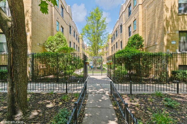 Primary Photo - 1358-1355 W Estes Ave