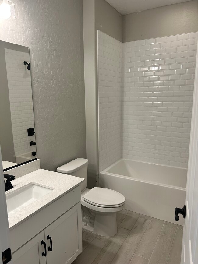 Building Photo - 104 Barton Bay Ave