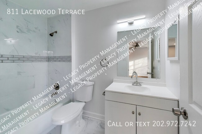 Building Photo - 811 Lacewood Terrace