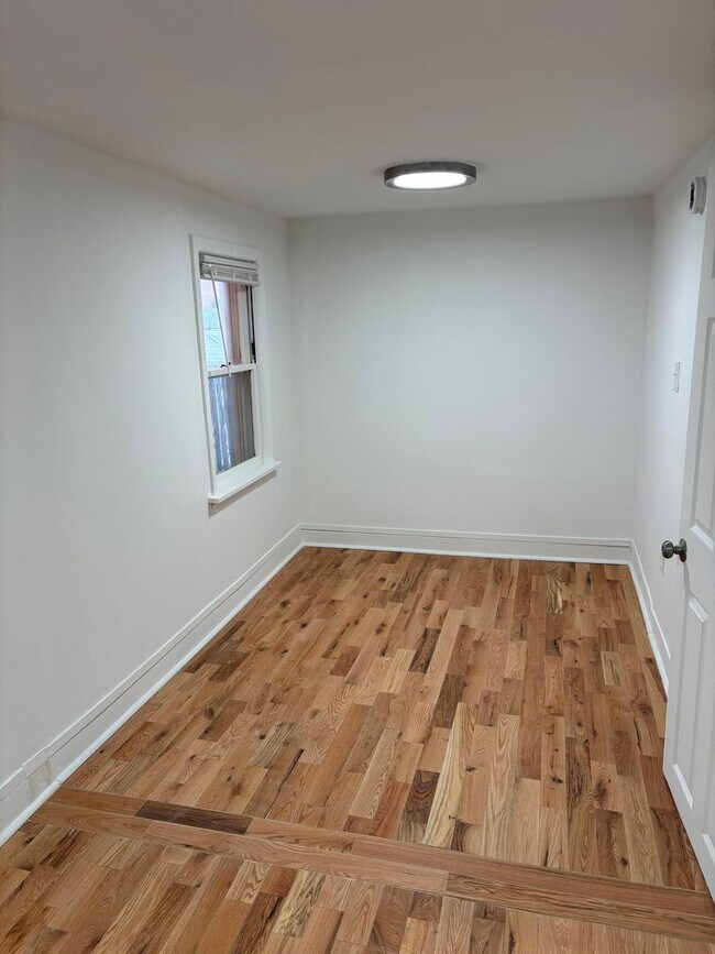 Building Photo - 10 Congress St