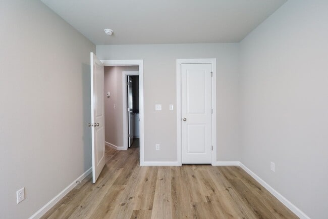 Building Photo - FIRST FREE MONTH! 3 Bed | 2.5 Bath | Sand ...