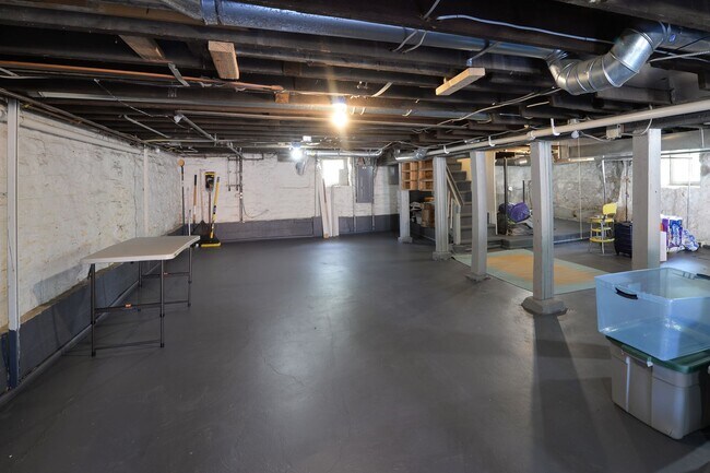 Building Photo - 354 Frieda Ave