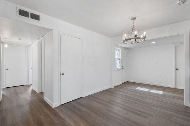 Building Photo - Fairlawn 3 bedroom, 1 bath ready for move-in