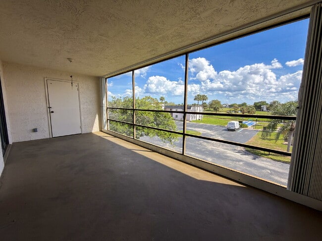 Building Photo - Wickham Road Condo