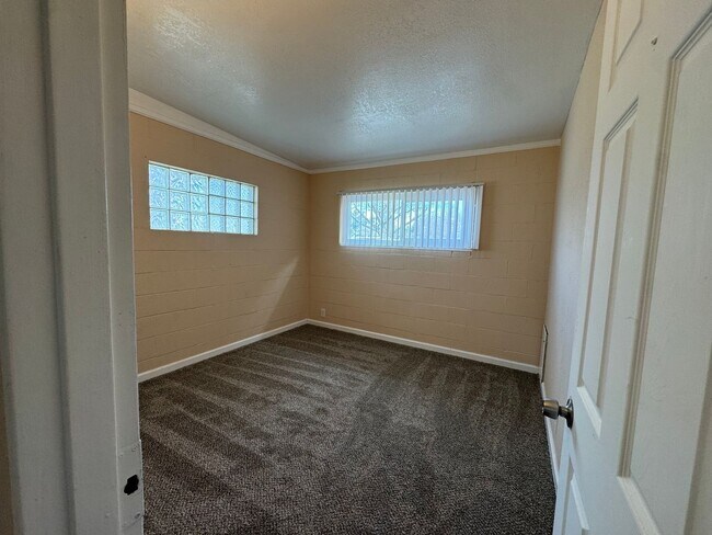 Building Photo - 2654 E Saginaw Way