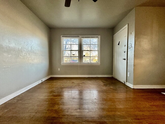 Building Photo - Cozy 1/1 with Private Yard, Close to TTU