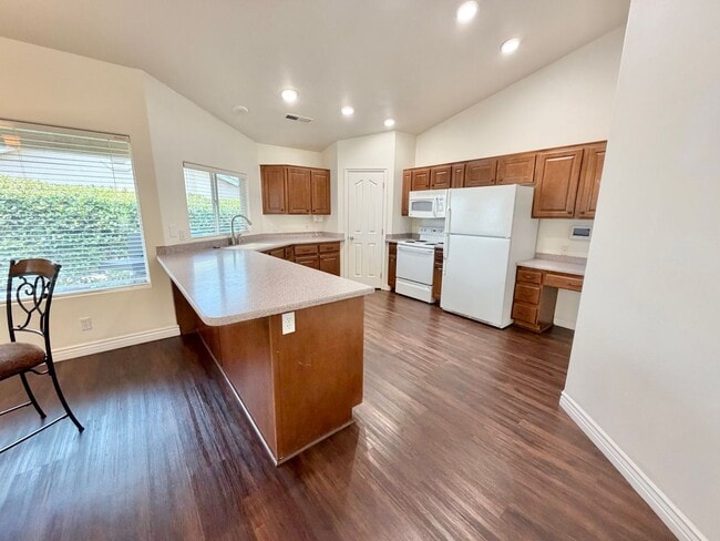 Building Photo - 143 187 N Westridge Dr