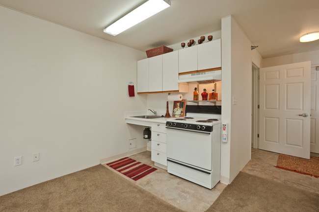 Studio kitchenette - Kulana Hale Senior Apartments