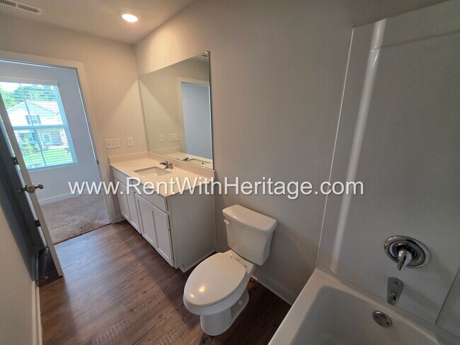 Building Photo - 8650 Paradise Dr