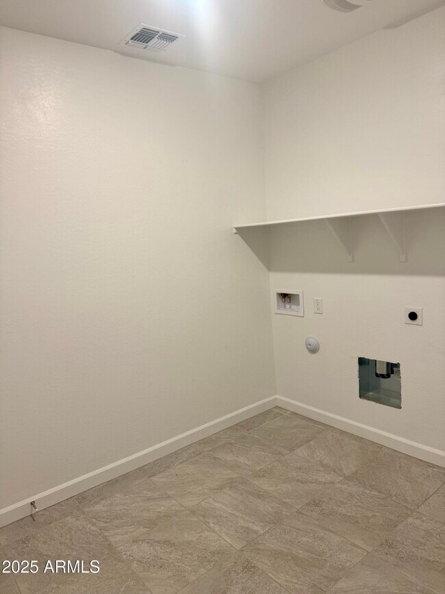 Building Photo - 5835 E Freesia Ln