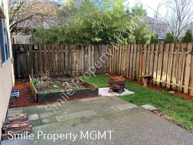 Building Photo - A nice house with 3 beds rooms and 2 baths.