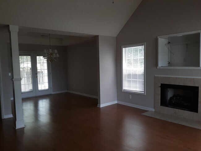 Building Photo - MOVE IN SPECIAL - $300 OFF THE FIRST FULL ...