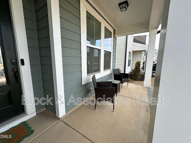 Building Photo - 99 Daybreak Way