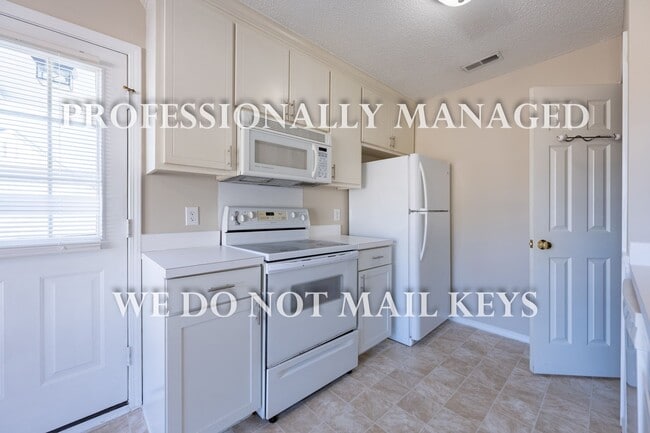 Building Photo - 4745 Periwinkle Pl