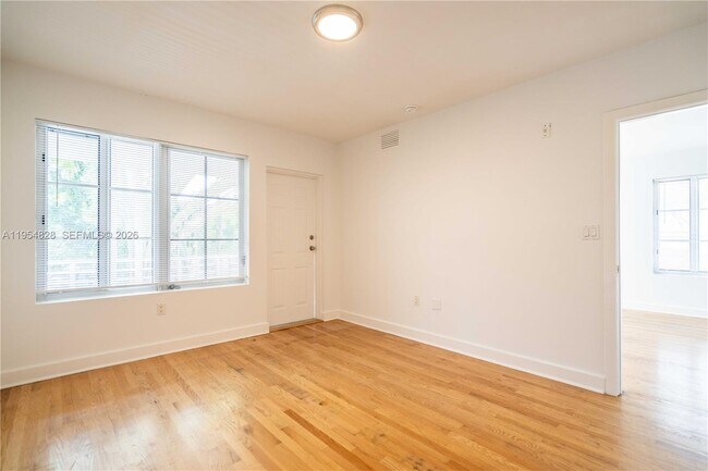 Building Photo - 2425 Flamingo Pl