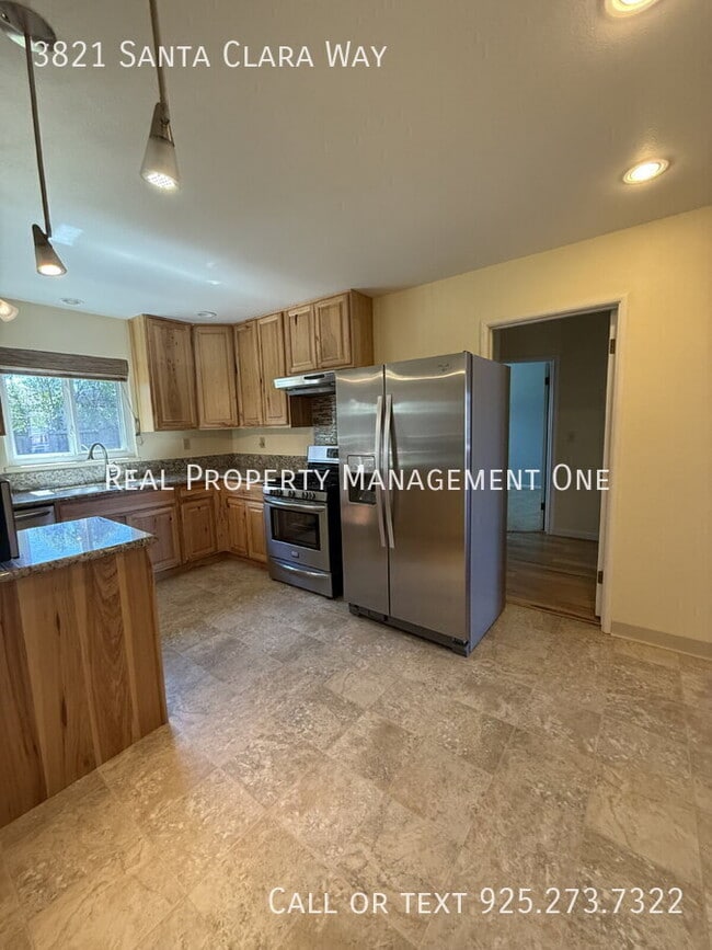 Building Photo - 3821 Santa Clara Way