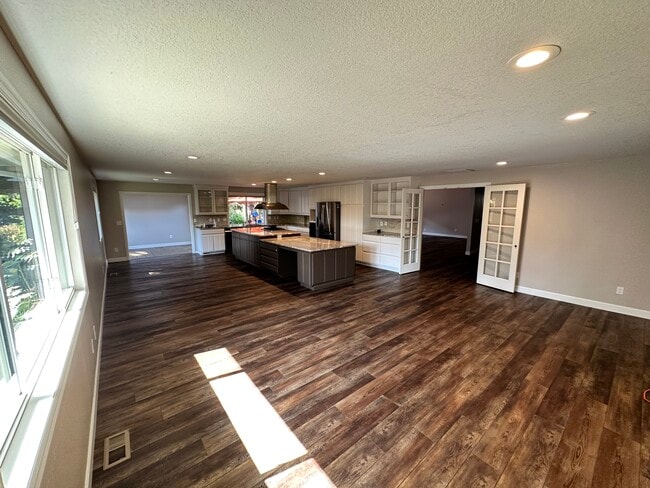 Building Photo - 14815 SW 141st Ave