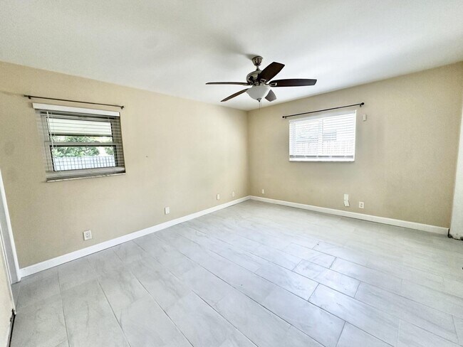 Building Photo - 1386 Fulmar Dr
