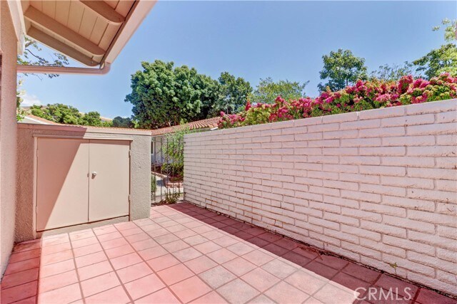 Building Photo - 2057 Via Mariposa E