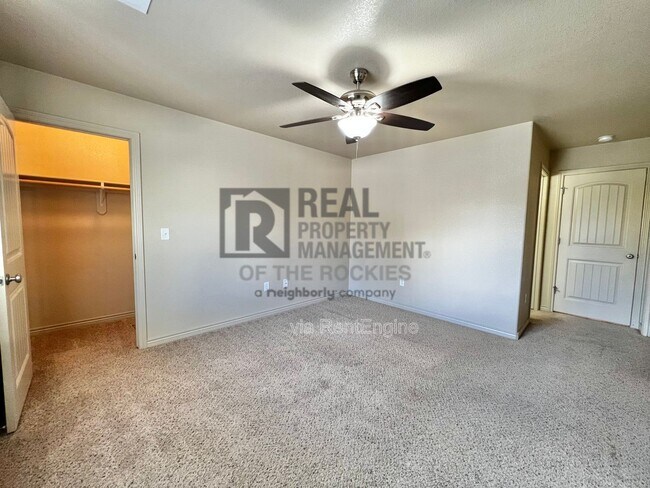 Building Photo - 203 E 6th St