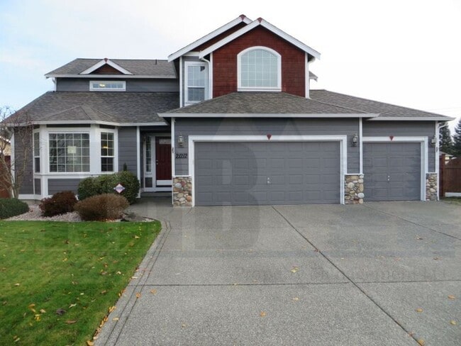 Primary Photo - Gorgeous 4 bedroom House in a highly desir...
