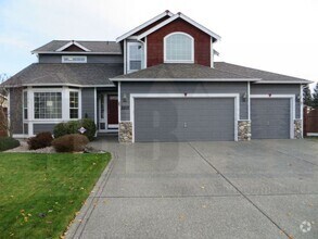 Building Photo - Gorgeous 4 bedroom House in a highly desir...