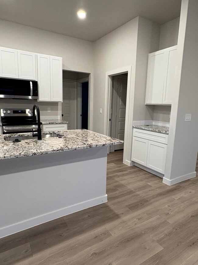 Building Photo - 2121 Langford Ave