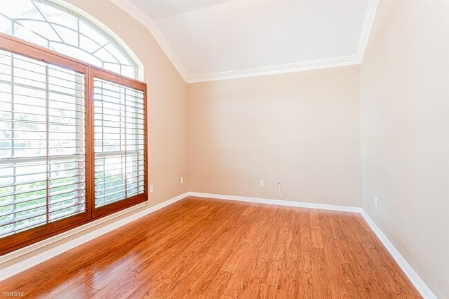 Building Photo - 4 br, 2 bath House - 2407 Tivoli Dr