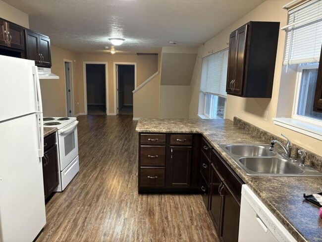 Building Photo - 128 NE 3rd St