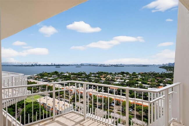 Building Photo - 2000 Towerside Terrace