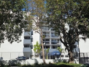 Building Photo - 2715 Tigertail Ave