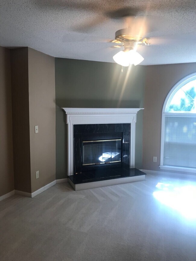 Building Photo - Coming Soon! 2 Beds 1.5 Baths! at River Vi...