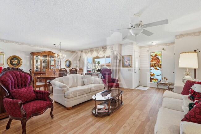 Building Photo - 9807 W Mockingbird Dr