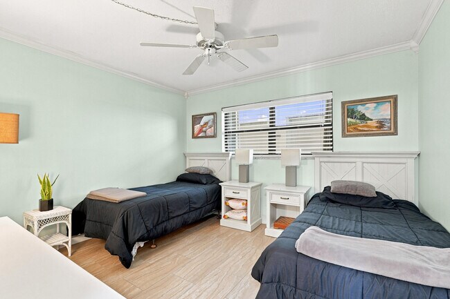 Building Photo - 10310 S Ocean Dr