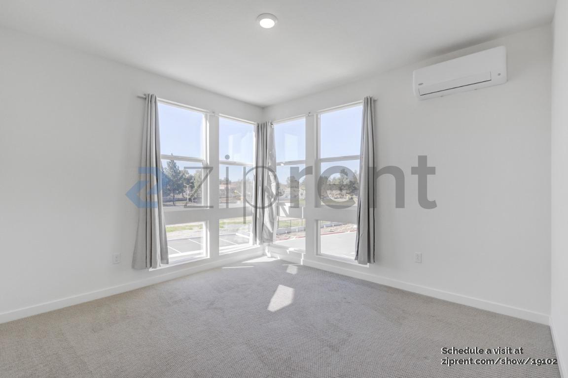 Building Photo - 2700 Wildflower Sta Pl