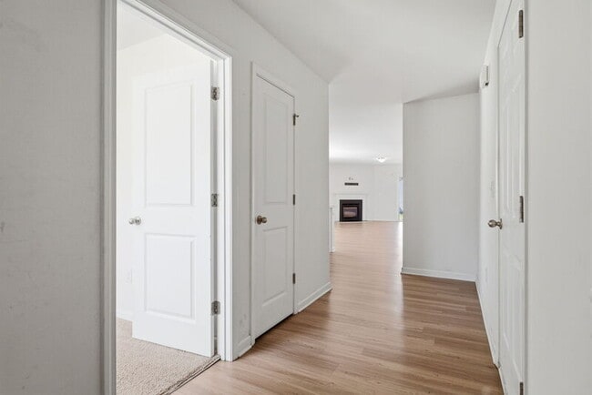 Building Photo - 3916 Sabre Ln