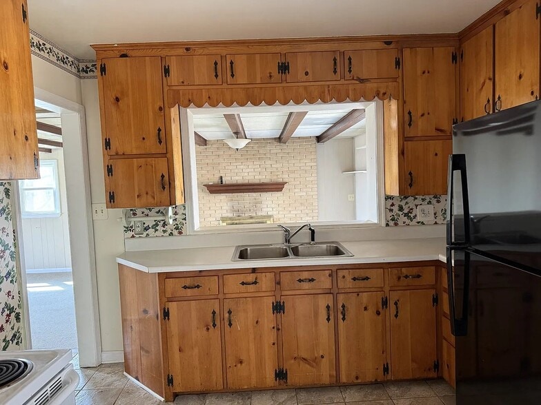 Building Photo - 3900 S Main St