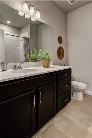 Building Photo - 4153 N Park Dr