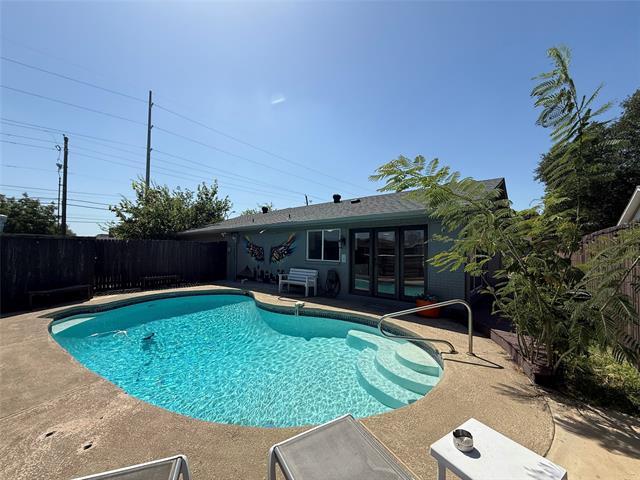 Building Photo - 2131 Blossom Ln