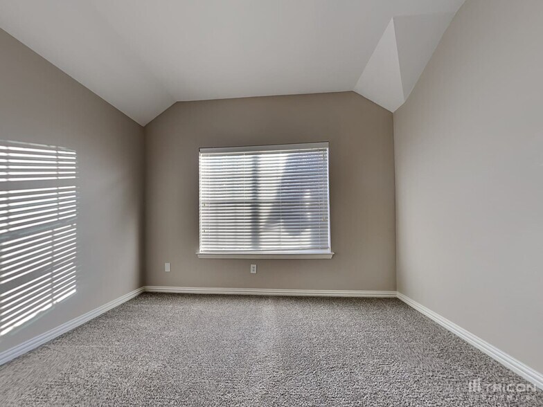 Building Photo - 2413 Castle Creek Dr