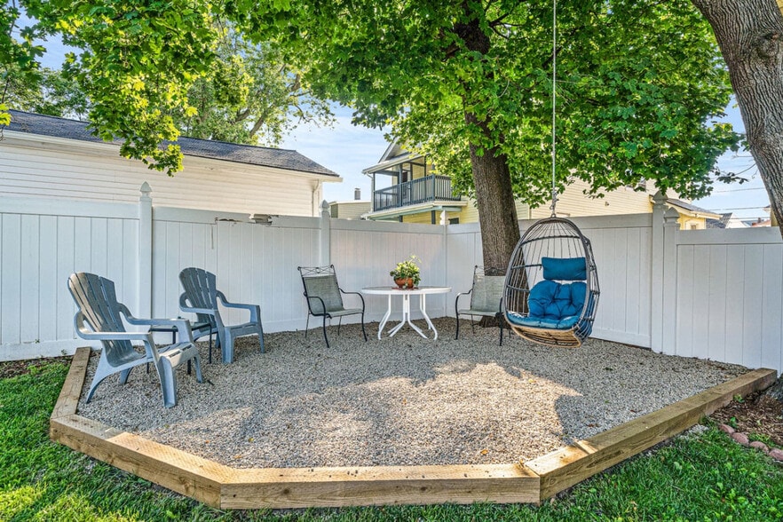 Building Photo - 170 Vassall St