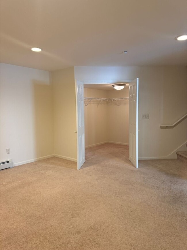 Building Photo - 3 Bedroom Condo in Hanover