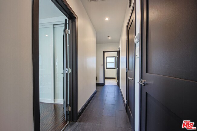 Building Photo - 324 Croft Ave