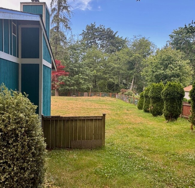 Building Photo - East Bremerton rambler with huge fenced yard...now available