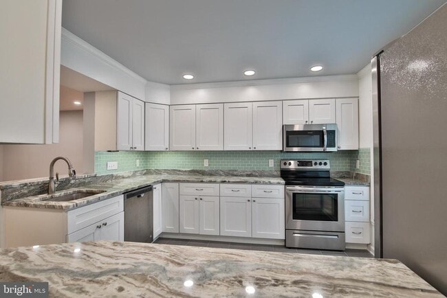 Building Photo - 8 Donagh Ct
