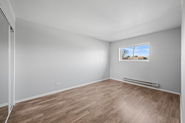 Building Photo - 1324 Geneva Dr