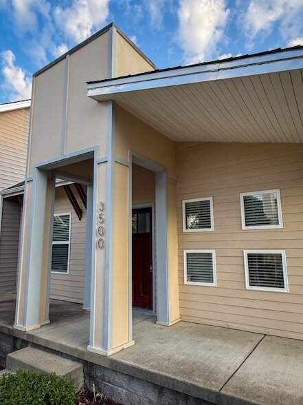 Primary Photo - 3500 Steffisburg Dr